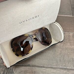 COPY - BVLGARI Tortoise Shell Sunglasses 

Just a little too tight for my face